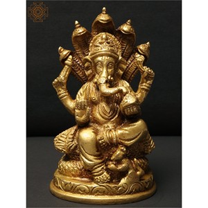 Petite statue en laiton de 5 pouces du seigneur Ganesha avec sculpture protectrice Sheshnag - Product Image 1