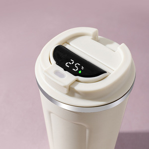 Vaso de Viaje Innovador con Seguimiento Digital de Temperatura, de Acero Inoxidable Sostenible y Aislado, para Café Especial - Product Image 5
