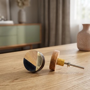 Poignée de meuble moderne en bois avec incrustation laiton noir pour tiroirs de cuisine et salon, style scandinave, écologique et durable - Product Image 3