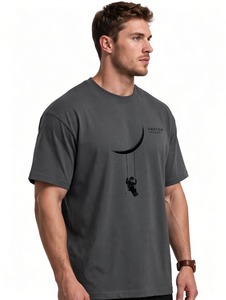 Oneten Apparel Camiseta de manga corta con cuello redondo y logotipo en la parte trasera del cuello, color gris oscuro, para hombre - Product Image 2