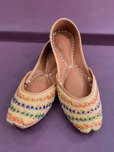 Fashionable Pakistani Ladies Khussa Pumps Handmade Traditional Embroidered Flats Ethnic Wedding Footwear Wholesale - Product Image 3