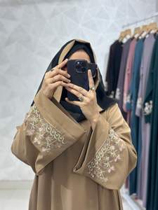 Abayas élégantes et modestes brodées à la main pour femmes, vêtements et accessoires musulmans traditionnels - Product Image 2