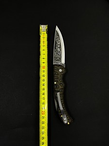 Cuchillo Plegable de Acero de Damasco SHARP POINT TRADES, Hoja Recta, Mango de Madera, Apertura con Perilla, Diseño Artístico, Hoja de 0.5mm - Product Image 3