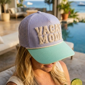 Gorra de golf premium de 5 paneles con visera plana, cierre a presión, perforaciones cortadas a láser, bordado 3D en relieve, fabricante OEM ODM, MOQ bajo - Product Image 6