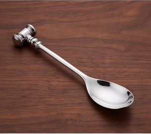 Cuchara de cóctel con diseño único de martillo de juez, acabado plateado, elegante, de acero inoxidable pulido a espejo, para fiestas y restaurantes. - Product Image 1