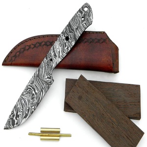 Lame vierge en acier à motifs de qualité supérieure pour assemblage de manche personnalisé, lame utilitaire plein pied pour l'extérieur avec étui en cuir - Product Image 1