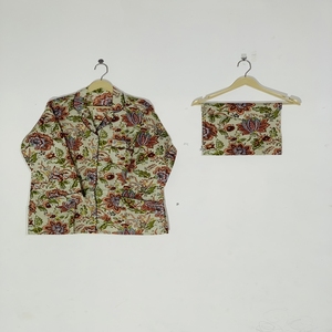 Ensemble de pyjama fleuri imprimé à la main - Vêtements de nuit en coton artisanal, vêtements de nuit bohèmes pour femmes et cadeau pour elle - Product Image 2