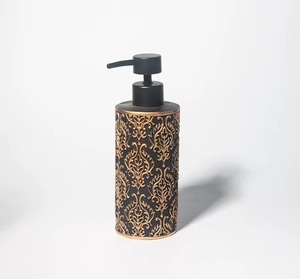 Ensemble d'accessoires de salle de bain en métal noir mat, pour une touche d'élégance moderne et audacieuse. - Product Image 4