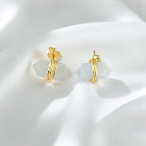 Pendientes de Plata 925 al por Mayor con Aguamarina de Doble Punta, Chapados en Oro, con Alambre Envolvente, Pequeños, con Gema en Forma de Lápiz, Joyería Hecha a Mano - Product Image 1