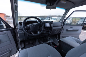 Toyota RAV4 2024 – Elegante SUV Híbrido con Tracción en las Cuatro Ruedas y Características de Seguridad Avanzadas - Product Image 4
