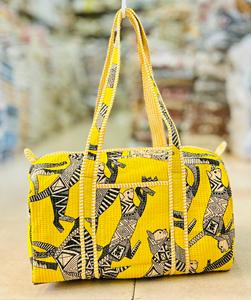 Sac fourre-tout matelassé Kantha jaune avec poignées en coton, fermeture éclair, idéal pour les voyages quotidiens et l'usage extérieur - Product Image 3