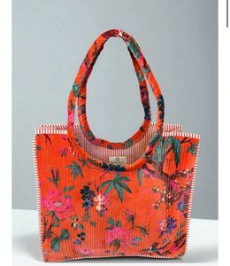 Sac fourre-tout en velours matelassé à motifs floraux doux avec doublure en coton, style bohème pour usage quotidien, printemps et plage, shopping - Product Image 1