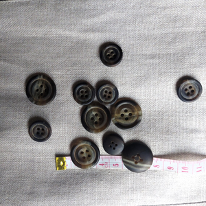 Botones Redondos de Imitación de Cuerno de Búfalo, Hechos a Mano, Ecológicos, Duraderos y Modernos de China HF Industries, para Coser Camisas y Abrigos con Logotipo Personalizado - Product Image 6