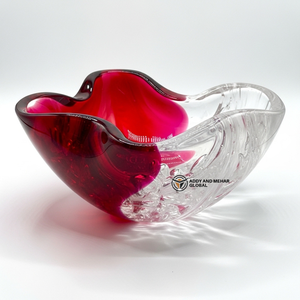 Tazón de Resina Rojo y Transparente Hecho a Mano con Forma Ondulada Orgánica, Tazón Decorativo Moderno para Servir, Centro de Mesa Artístico Brillante - Product Image 1
