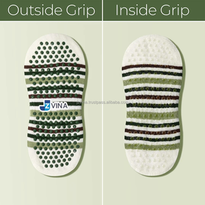 Chaussettes antidérapantes JZVINA pour femmes, rayées, avec logo personnalisé, en tricot doux, avec points en silicone, pour yoga, pilates, barre, studio, entraînement décontracté - Product Image 4