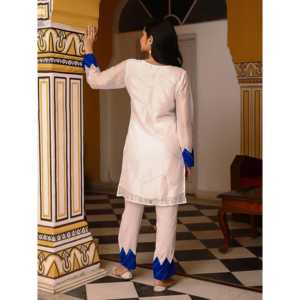 Conjunto de Kurta de Chifón Blanco Estilo Casual para Mujer con Parche Azul Leheriya para Primavera/Verano Disponible en Talla XS - Product Image 4