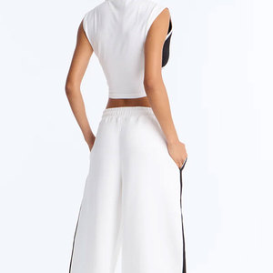 Nouveau design de survêtement, vente chaude, articles de sport d'été, ensemble élégant de survêtement deux pièces pour femme avec short et manches longues - Product Image 1