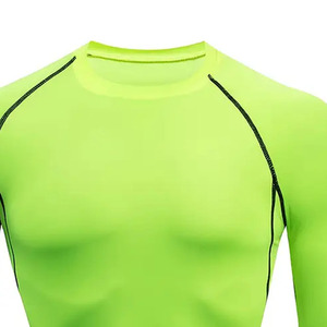 T-shirt de compression urbain personnalisé avec coupe ajustée et production sous marque privée pour les marques modernes de vêtements de sport urbains - Product Image 4