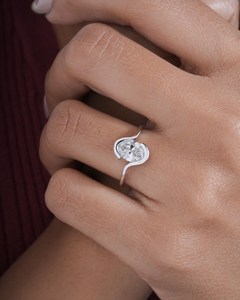 Anillo de banda cruzada de moissanita de corte ovalado de 2 quilates para mujer, plata 925 original, regalo sorpresa para novias - Product Image 5
