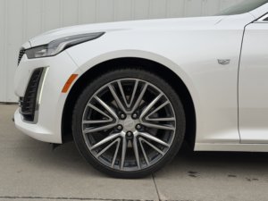 Sedán Cadillac CT5 Premium Luxury AWD 2024 Blanco con Asientos de Cuero - Product Image 3