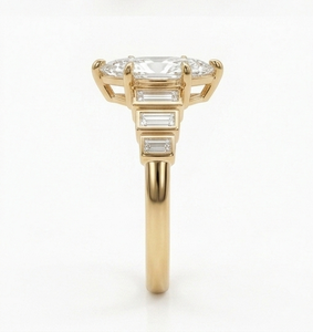 LILABA ENTERPRISE Bague pour femme en or jaune 18 carats avec diamant de laboratoire de 2,50 carats taille marquise et pierres latérales taille baguette, pour usage quotidien - Product Image 3