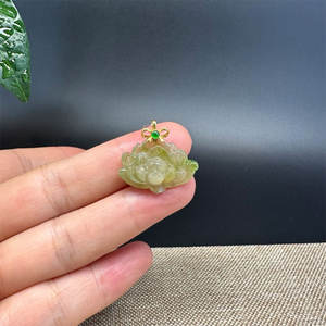 Collar con Colgante de Flor de Loto de Ópalo Verde Natural, Joyería Floral Tallada a Mano con Baño de Oro y Rodio para Bodas - Product Image 4