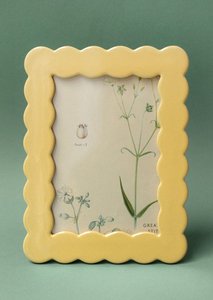 Luxury Resin Photo Frame with Modern Scalloped Design & <b>Mirror</b> Polish Finish for <b>Tabletop</b> Home Decor Wall Hanging Photo Holder - Product Image 2