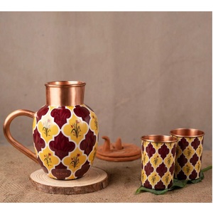 Ensemble pichet et tasse en cuivre à imprimé floral chic – Vaisselle décorative haut de gamme – Cadeau esthétique pour la maison et le bien-être - Product Image 1