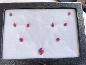 Ensemble de bijoux en rubis libérien naturel 13,90 carats – Ensemble pendentif et boucles d'oreilles avec lot de 6 rubis, pierres précieuses rouges authentiques en gros - Product Image 3