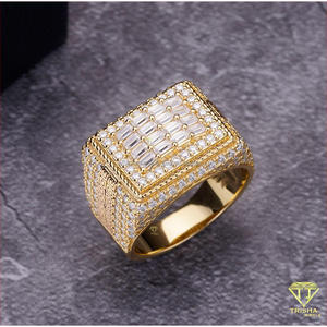 Bague large de luxe en argent 925 avec diamant de laboratoire et motif géométrique texturé pour les acheteurs de bijoux en gros - Product Image 2