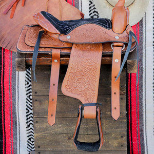 Silla de montar western de construcción duradera para viajes de larga distancia, a la venta en línea. - Product Image 2