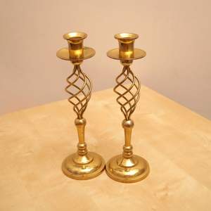 Candelabro de Latón Hecho a Mano de Estilo Vintage, Acabado Antiguo, Textura Rústica, Candelabro de Metal de Primera Calidad para Decoración de Mesa de Salón - Product Image 3