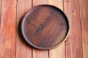 Plateau rond en bois massif de noyer 10'' - Finition laquée - Plateau de rangement portable - Utilisation moderne pour la cuisine et le bureau - Décoration minimaliste pour la maison - Product Image 6