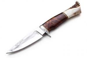 Couteau utilitaire de précision artisanal en acier, avec manche en bois de noyer empilé et bois de cerf, et garde en acier - Product Image 4