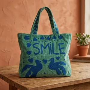 Sac fourre-tout en velours violet fait main sur mesure avec broderie chic de lettres LOVE vertes, colombes, cœurs et appliques florales - Product Image 1
