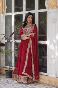 Conjunto de Vestido y Dupatta de Diseño de Lujo con Bordado Zari para la Colección Especial Eid 2026 Disponible al Mejor Precio - Product Image 4