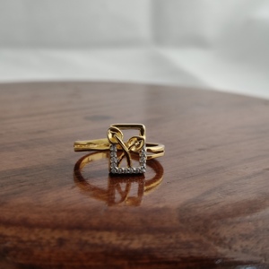 Anillo Cuadrado Floral Geométrico de Diamantes en Oro Amarillo de 18K para Mujer, Joyería Fina Moderna y Minimalista para Boda, Aniversario o Fiesta, Regalo - Product Image 4