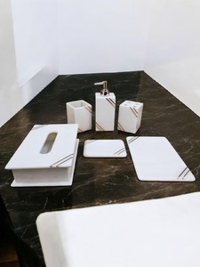 Ensemble de salle de bain en résine artisanale de haute qualité, décoration élégante pour la maison et l'hôtel, prix réduit, style haut de gamme - Product Image 2