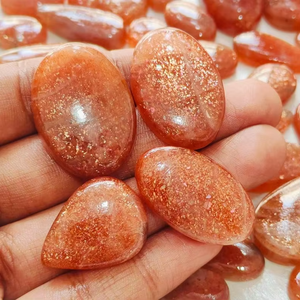 Lot en gros de pierres précieuses naturelles de qualité supérieure, en pierre de soleil orange, formes variées, cabochons polis, pour bijoux ou cadeau pour elle - Product Image 1