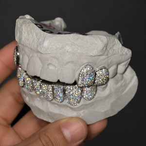 Grillz personnalisés faits à la main, bijoux dentaires Hip Hop, argent 925 plaqué rhodium, entièrement pavé, ensemble unisexe de 12 pièces - Product Image 2