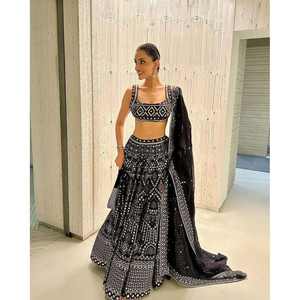 SÉQUENCE GEORGETTE ATTRACTIVE AVEC FIL TRAVAIL LEHENGA CHOLI AVEC DUPATTA NOIR - Product Image 1