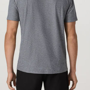 Camiseta Moderna con Logotipo para Hombre, Diseño con Cuello Plegable, Estilo Casual y Moderno para la Colección de Verano / Diseño de Color Sólido con Logotipo - Product Image 5