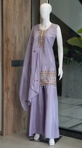 Conjunto de Kurta Bordada de Moda para Mujer, Corte Holgado, Estilo Tradicional Informal, Estilo Indio-Pakistaní - Product Image 4