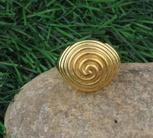 Bague Solitaire Classique Bohème Faite à la Main en Argent Sterling 925 Plaqué Or avec Sertissage Clos et Taille Brillant, Certifiée pour Mariage et Fêtes - Product Image 6