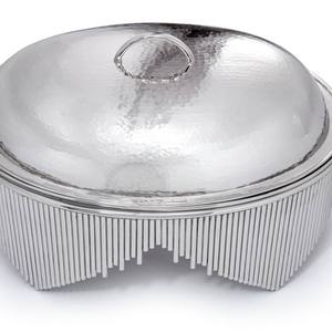 Mayorista de lujo: Plato ovalado para calentar alimentos con tapa de cúpula colgante en oro espejado, efecto diamante martillado, soporte en arco, unidad individual - Product Image 1