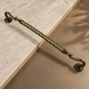 Poignée de porte principale ELITE Design avec finition antique mate pour portes d'entrée résidentielles, quincaillerie architecturale et intérieure - Product Image 4