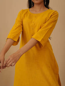 ชุดคุर्ตาผ้าฝ้ายสีเทาทรงเอไลน์สำหรับผู้หญิง ดีไซน์หรูหรา เหมาะสำหรับงานเทศกาลและสวมใส่สบายๆ ตกแต่งด้วยกระดุม คุर्ตาทรงยาวพลิ้วไหว พร้อมกางเกง - Product Image 2