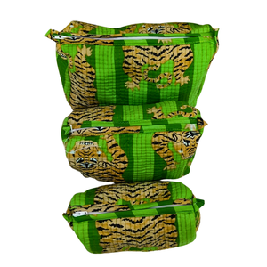 Bold Block Print Tiger Stripe Cosmetic Bag-Pochette verte durable - Product Image 3