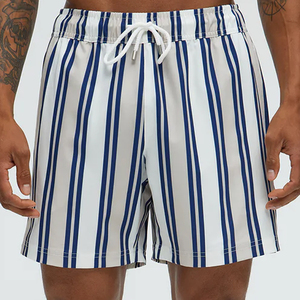 Shorts pour hommes avec options de couleurs polyvalentes, adaptés à toutes les saisons, coupe moderne et texture douce, vêtements décontractés pour hommes avec logo personnalisé - Product Image 1