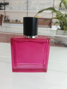 ขวดน้ำหอมขายส่งในสต็อก 30 มล. 50 มล. 100 มล. ขวดน้ำหอมแก้วเปล่าทรงแบนหรูหรา ดีไซน์โดดเด่น พร้อมฝาปิด - Product Image 4